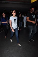 Kareena Kapoor and Arjun Kapoor return from Ahmedabad on 21st March 2016